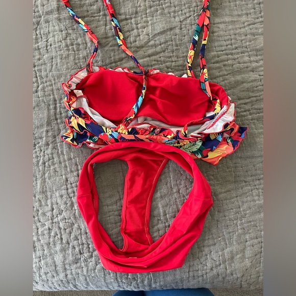 Flowery 2 piece bikini, never worn - Picture 3 of 4